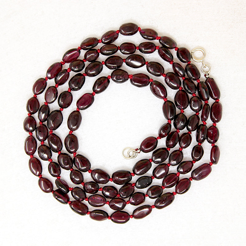 Lustrous 30 Strand of Vintage Garnet Beads