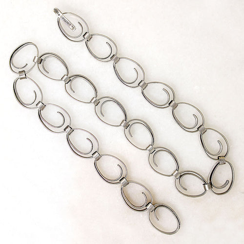 The Allure of Vintage Necklaces: A Timeless Tale of Adornment