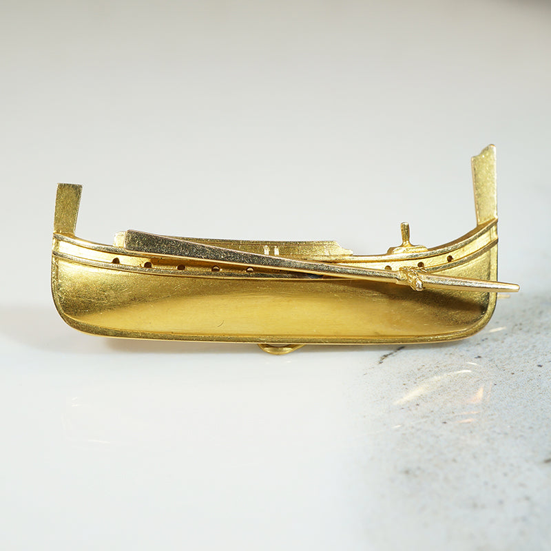 Beautifully Realistic Long Boat Brooch in 18k Gold