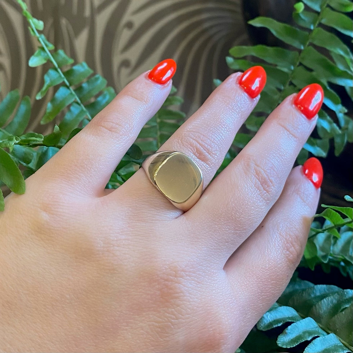Curvaceous 10k Gold Mid Century Signet Ring