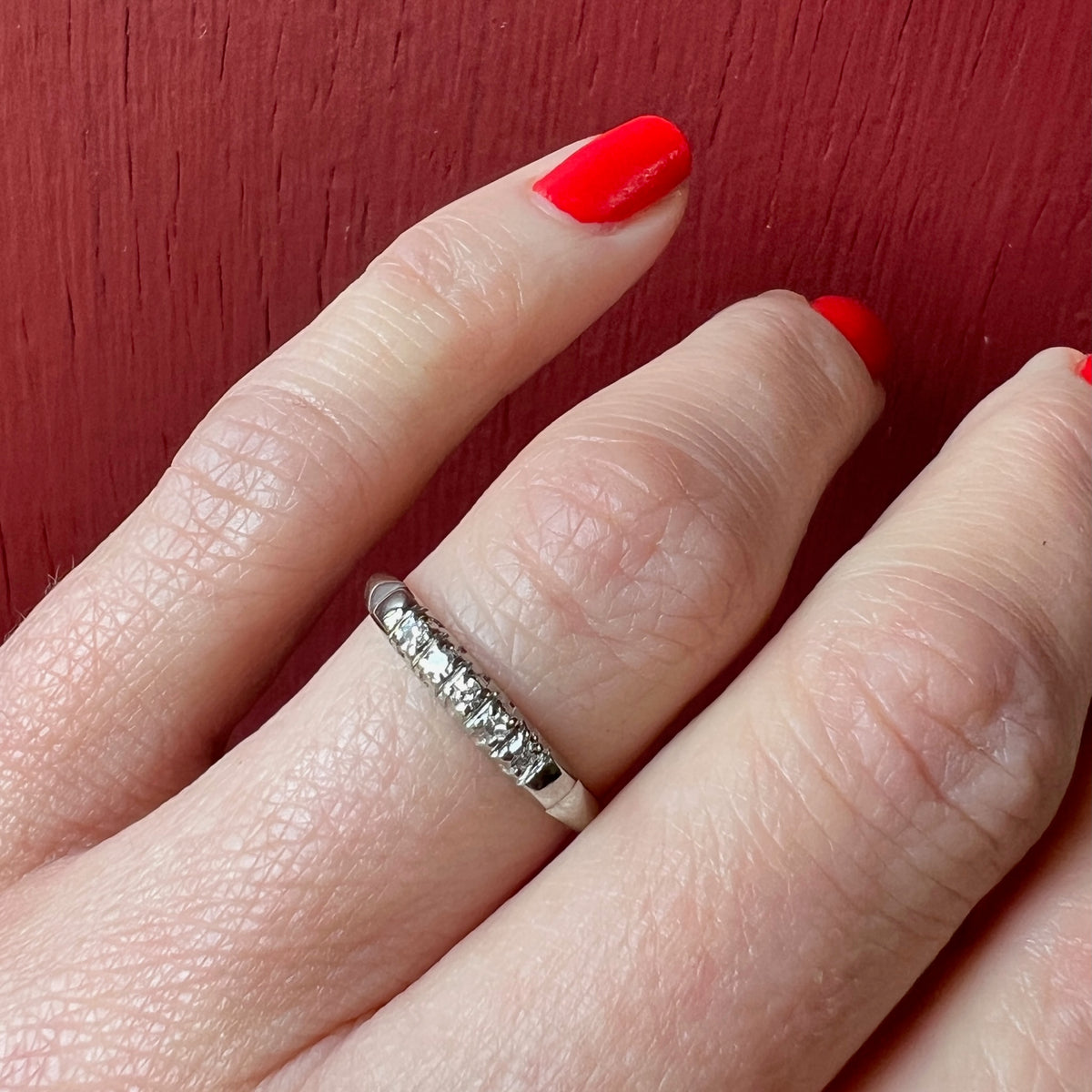 Slim Five Diamond Retro Band in White Gold