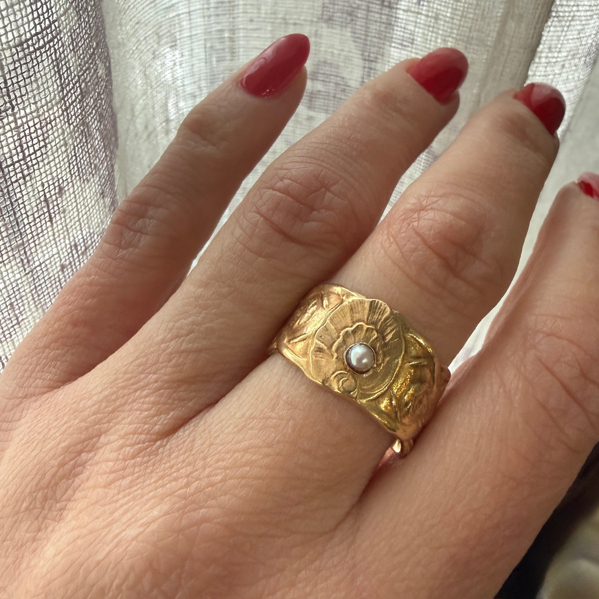 Dreamy Art Nouveau Revival Mermaid Motif Gold Band