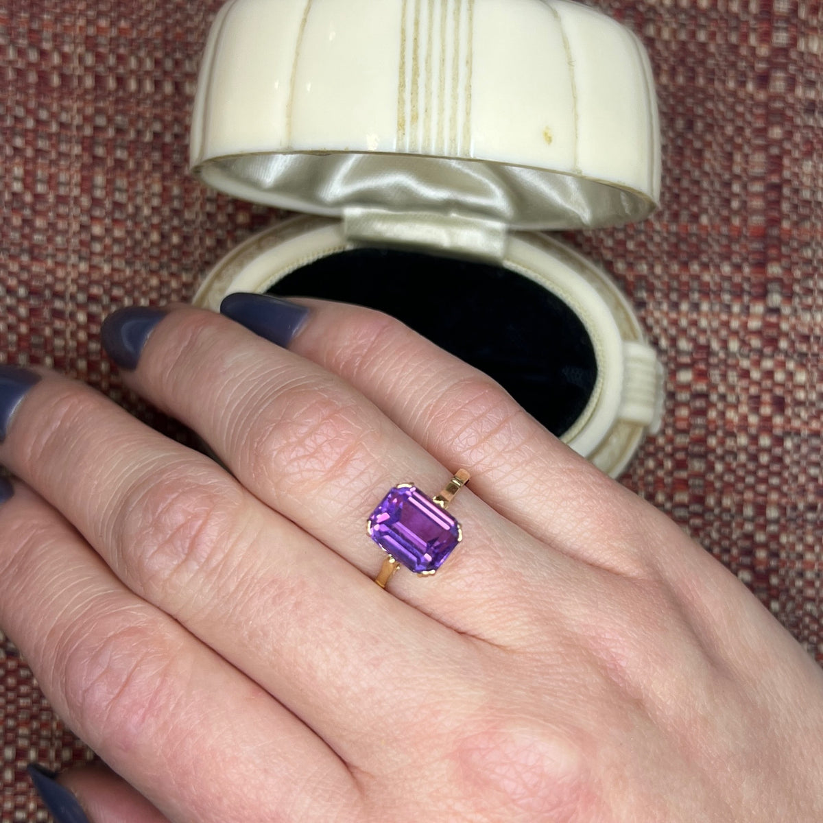 Regal Retro Amethyst & 18k Solitaire Ring