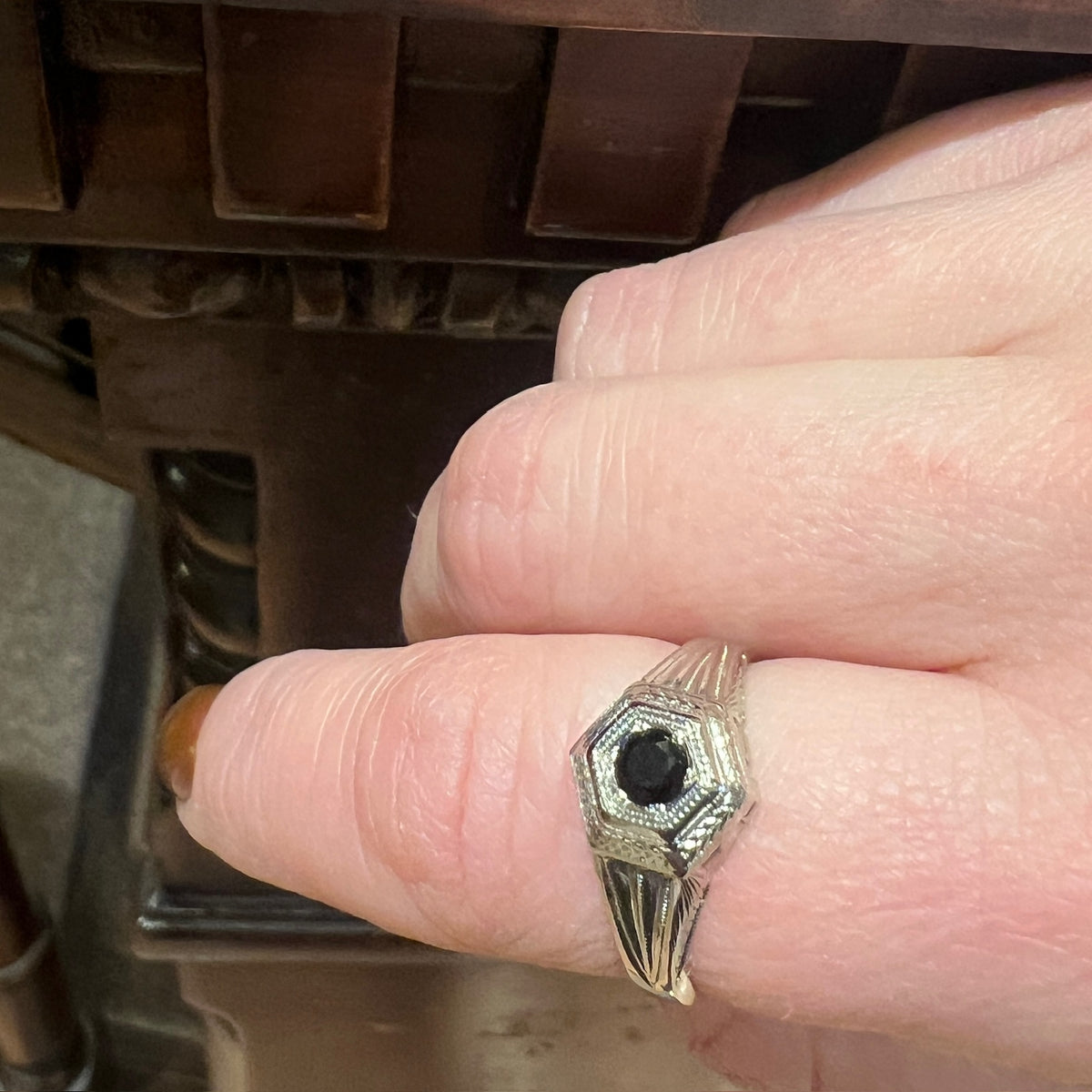 Stylish Art Deco Onyx & Engraved White Gold Ring