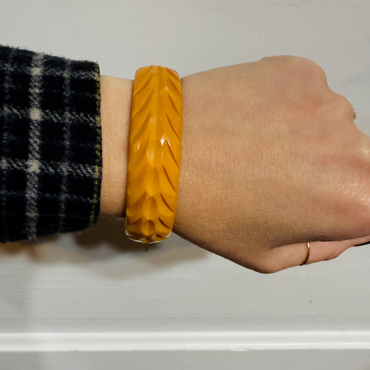 Late Deco Carved Butterscotch Bakelite Bangle Bracelet