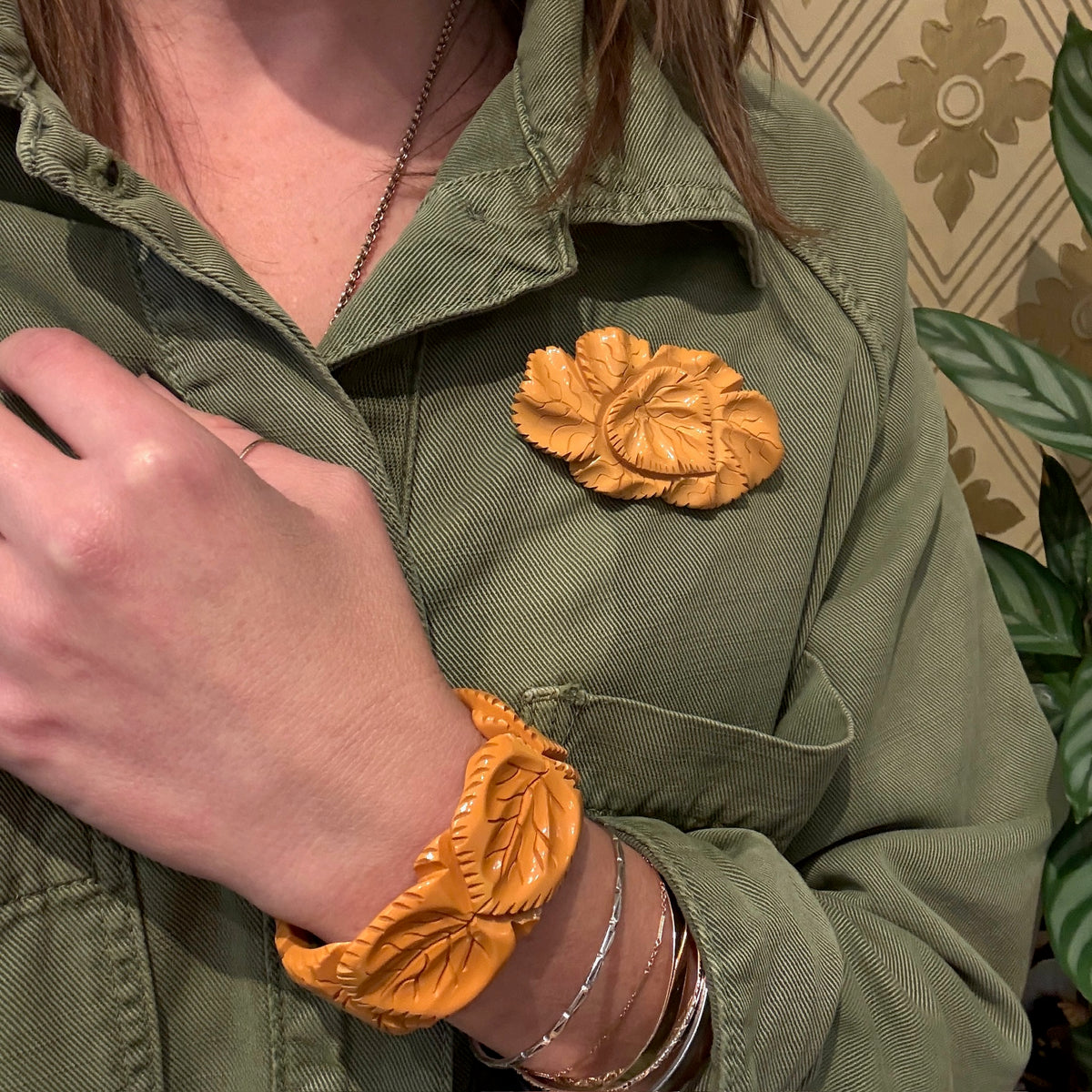 Autumn Gold Bakelite Leafy Wreath Clamper Bracelet