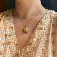 Gorgeous Engraved 18ct Gold Victorian Locket