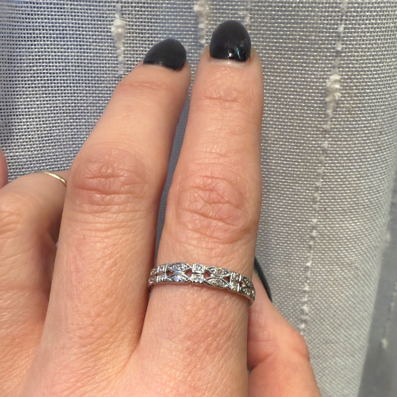 Lovely Vintage Double Diamond Band