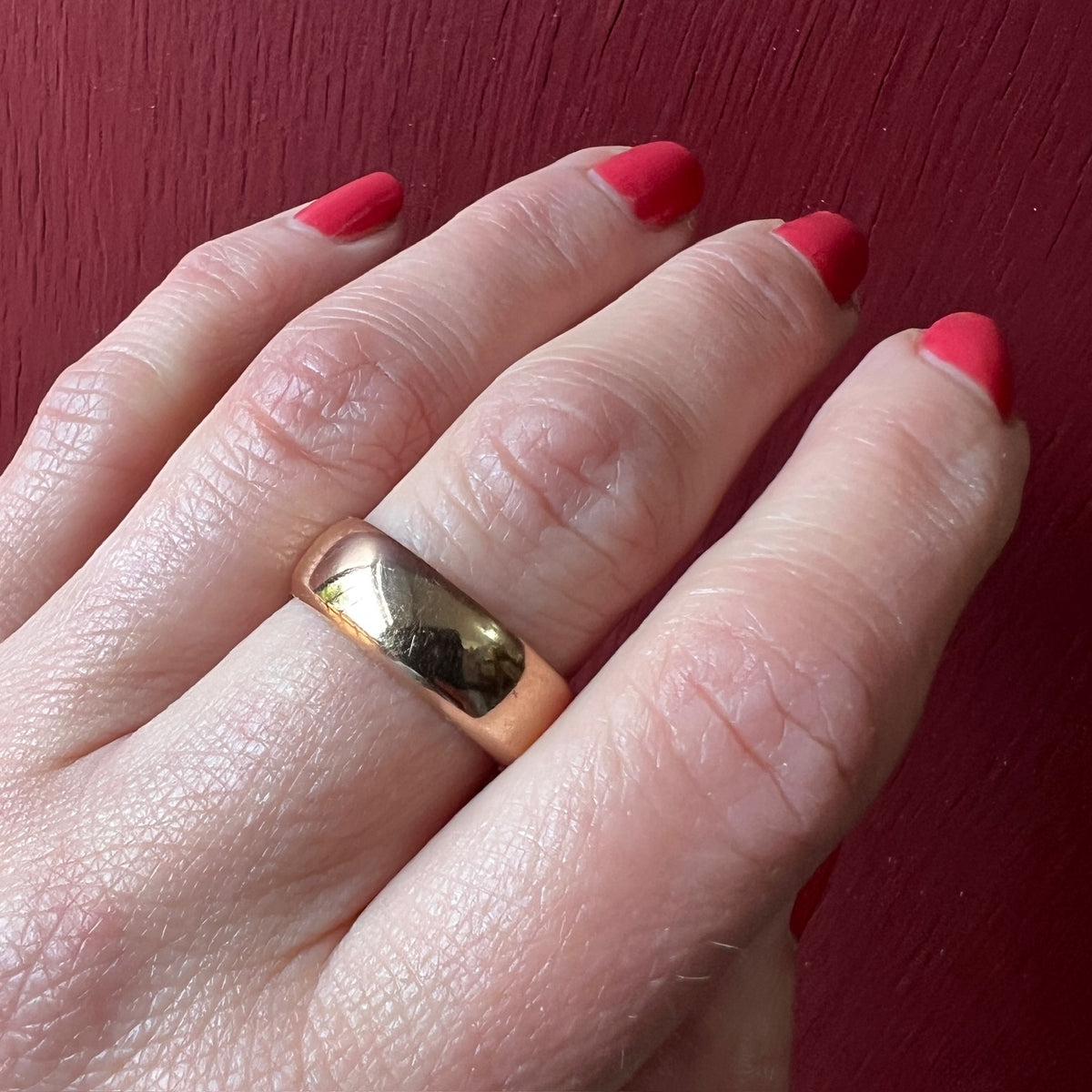 Rosy 18k Gold Edwardian Wedding Band