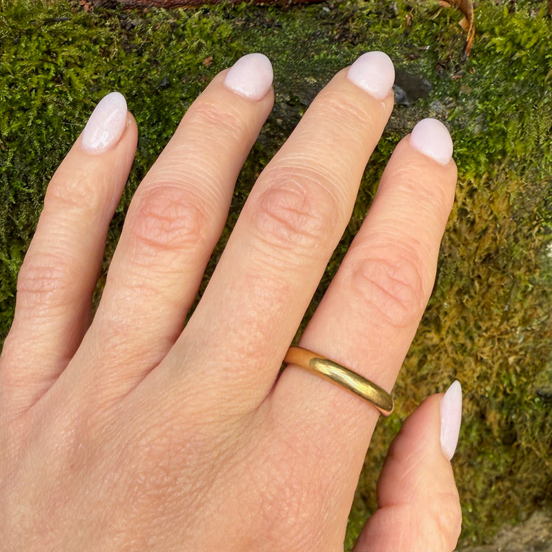 Buttery Size 9 Victorian 18k Gold Wedding Band