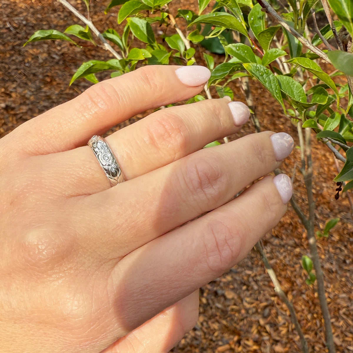 Romantic Flowers & Diamonds Engraved Platinum Band