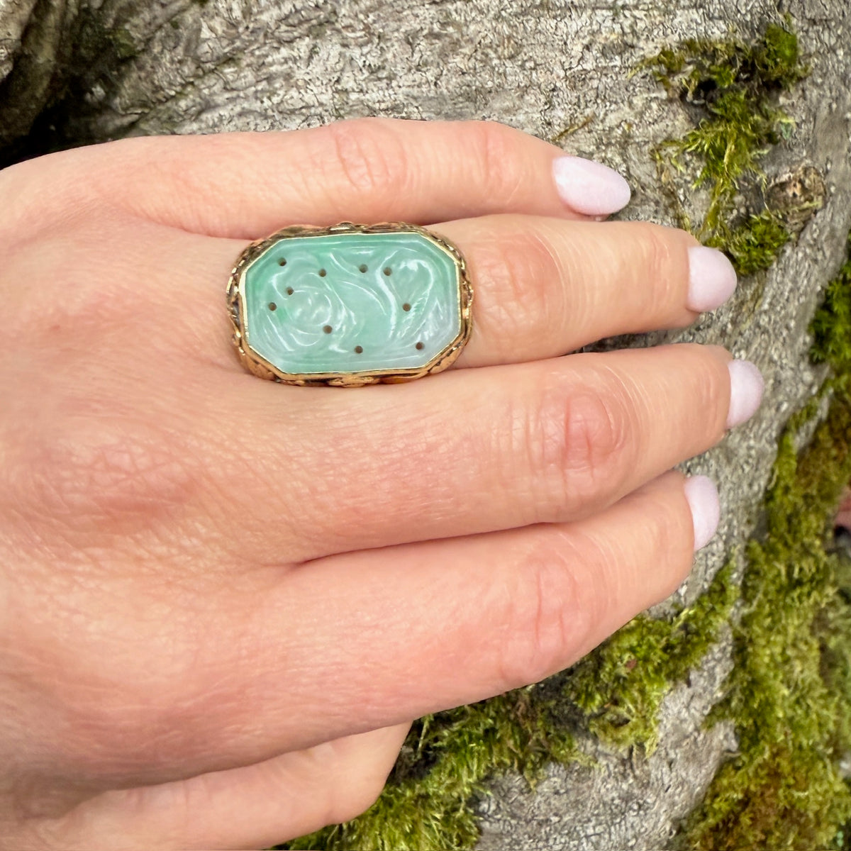 Floral Art Nouveau Gold Ring with Jade Panel