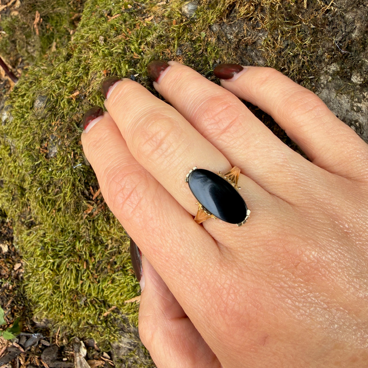Handsome Onyx & Engraved 14k Gold Ring