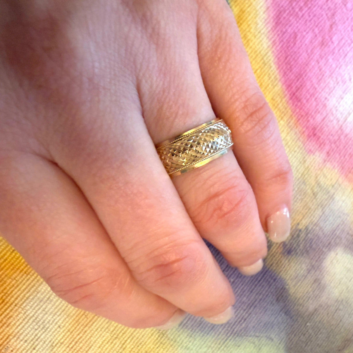 Handsome Scaled 14k Gold NOS Wedding Band
