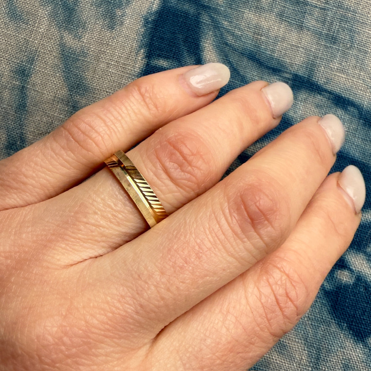 Glittering Geometric Bright Cut 10k Gold NOS Band