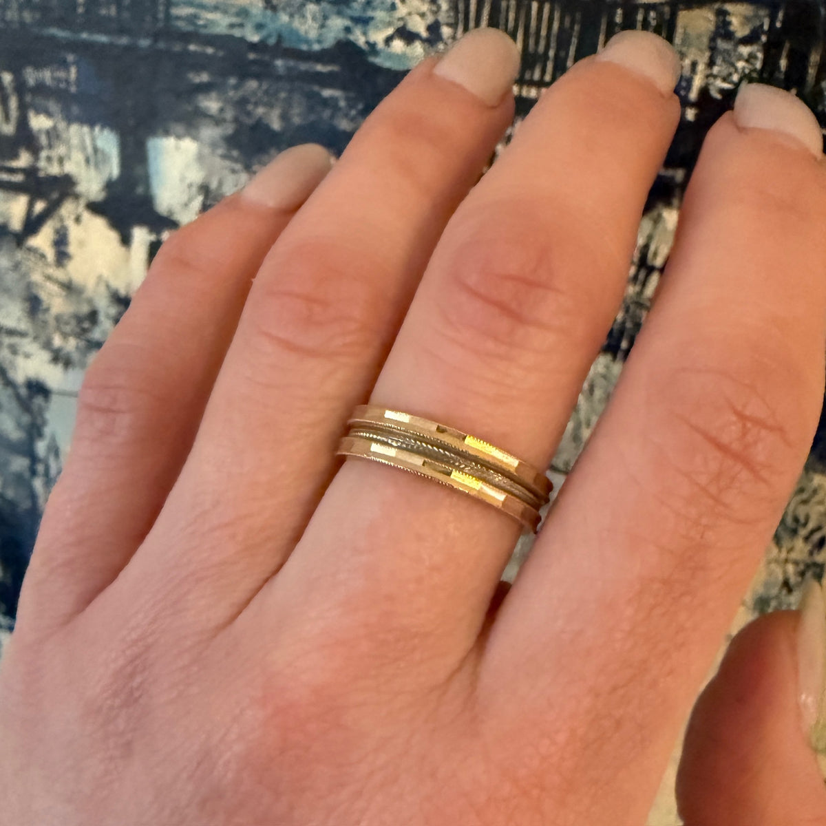 Elegant Two-Tone NOS Band with Fine Detail