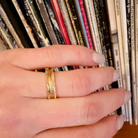 Sparkling Scalloped 10k Gold Engraved NOS Band