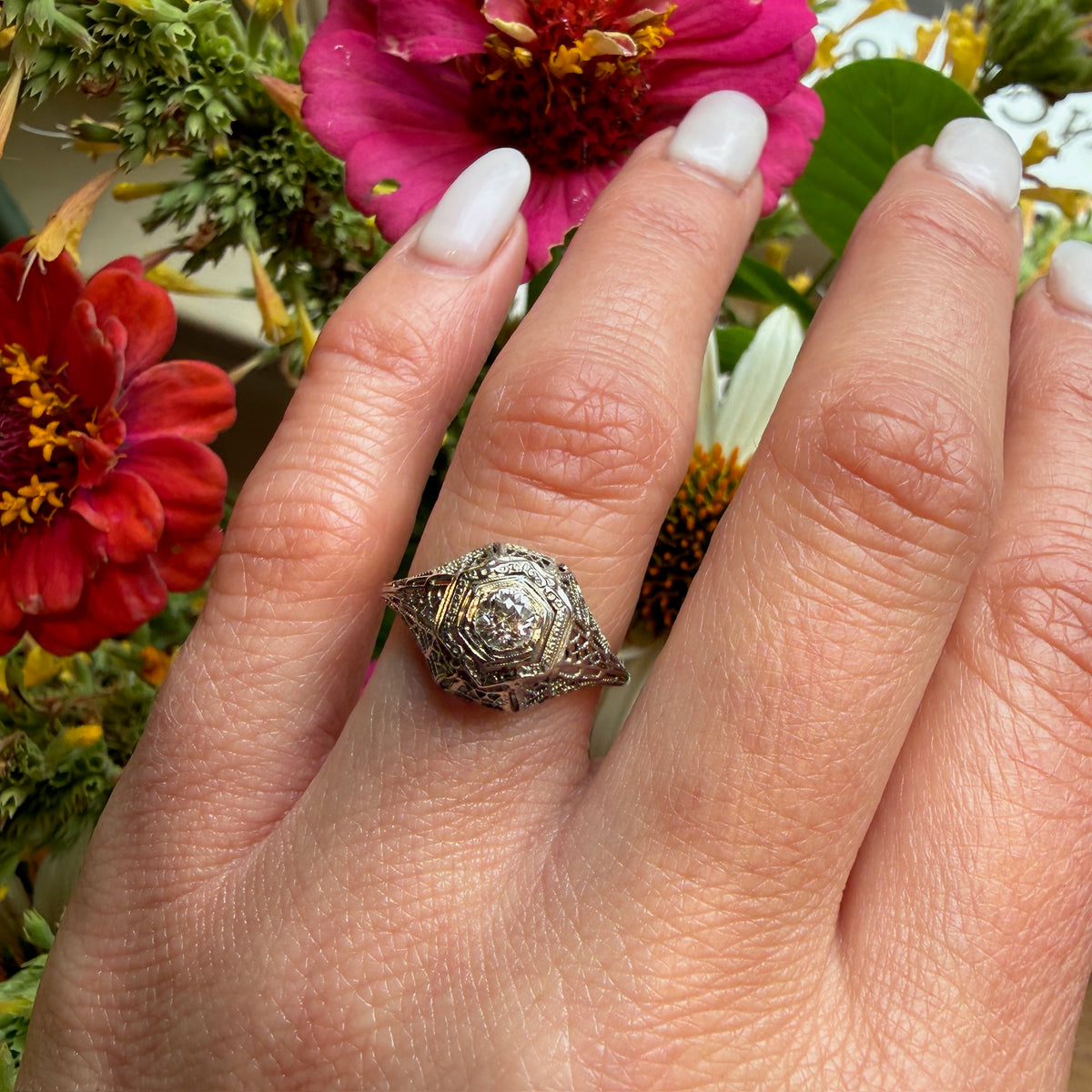 Romantic 18k White Gold Filigree Diamond Solitaire Ring