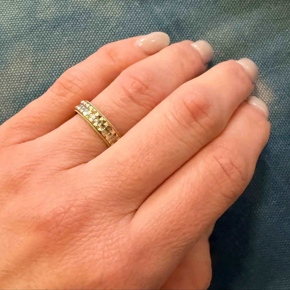 Cheerful Faceted Floral Two-Tone NOS Band