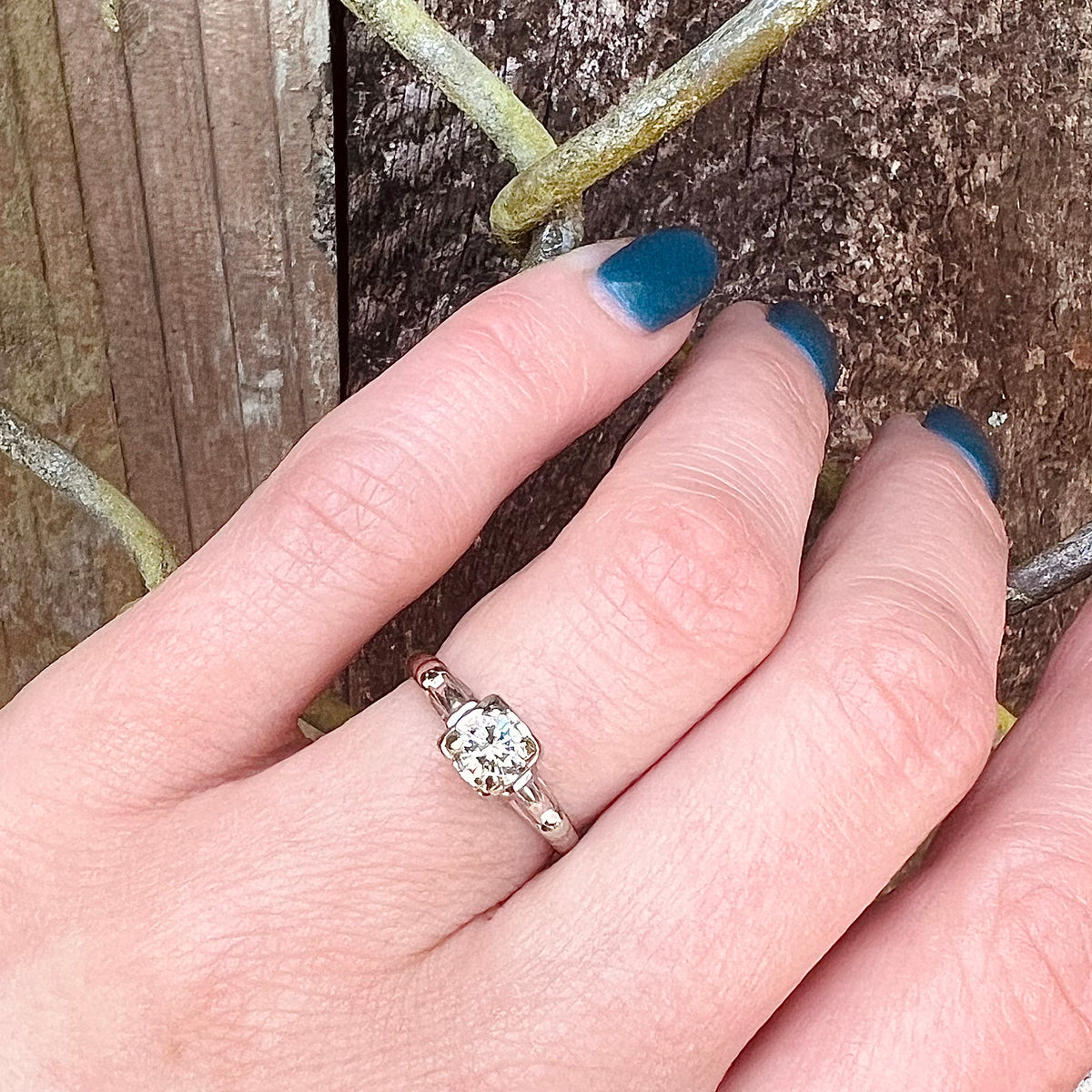 Sophisticated Retro Diamond Solitaire in White Gold