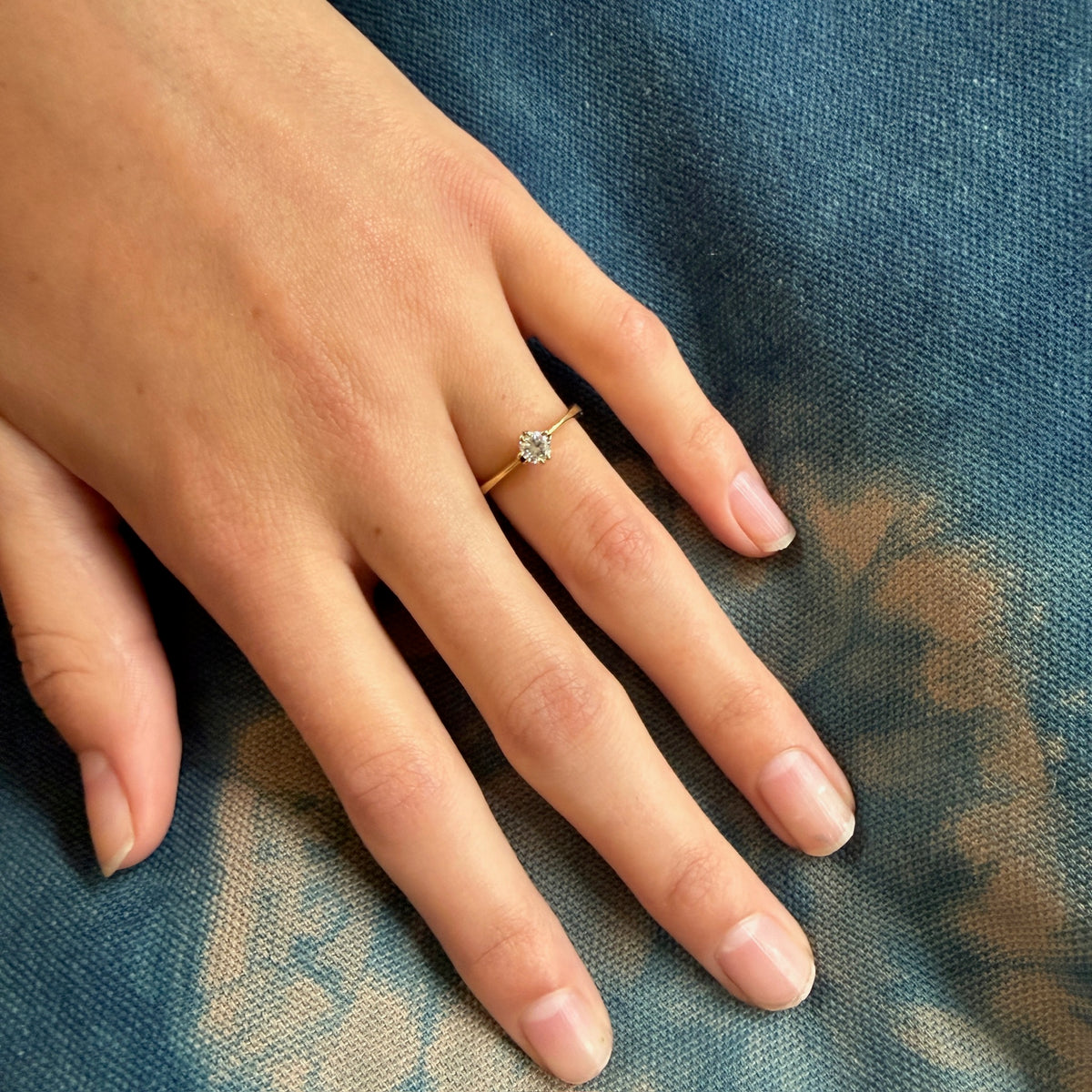 Modernist .20ct Diamond & Gold Solitaire Ring
