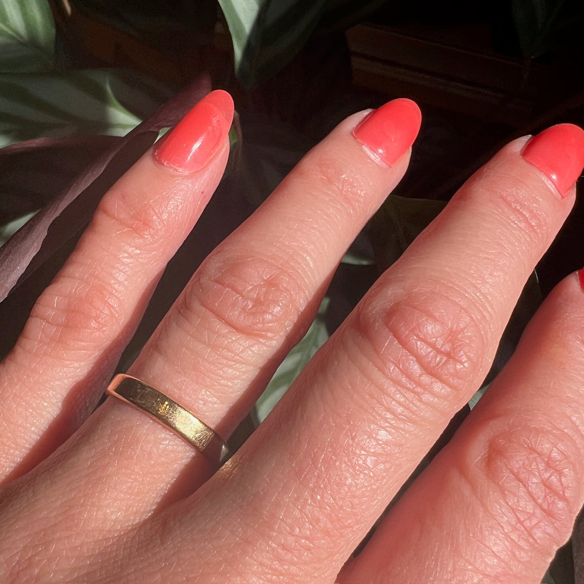 Lovely 18k Gold Size 6.5 Wedding Band