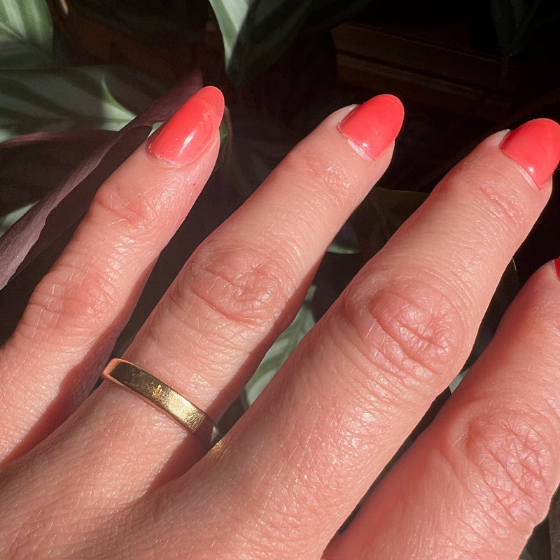 Lovely 18k Gold Size 6.5 Wedding Band