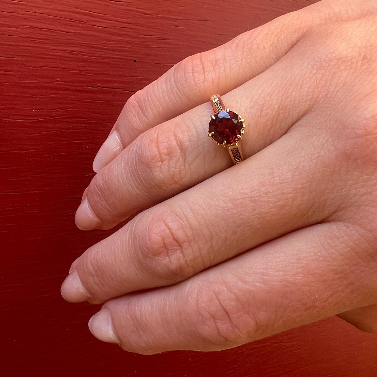 Art Deco Garnet & Yellow Gold Filigree Solitaire Ring