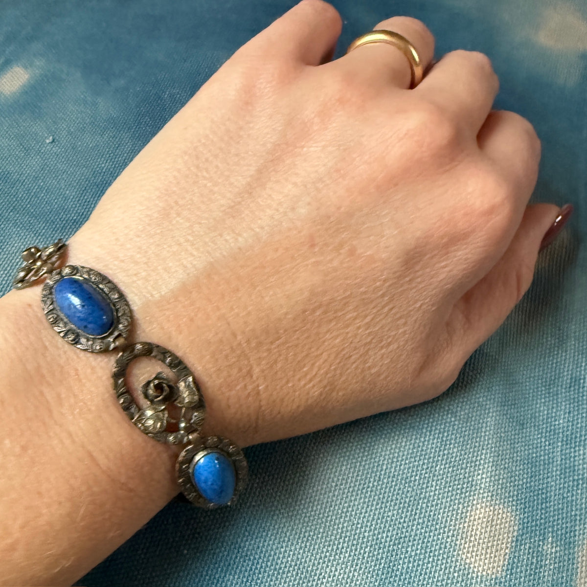 Moody Blue Glass & Brass Floral Bracelet