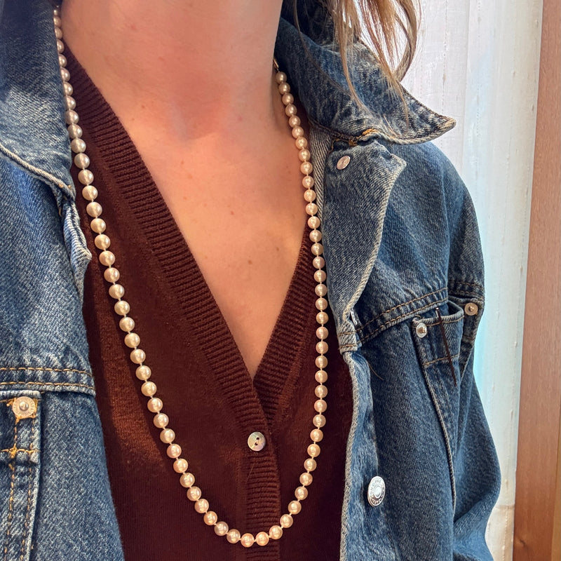 31" Strand of Glossy Cultured Pearls with Gold Clasp