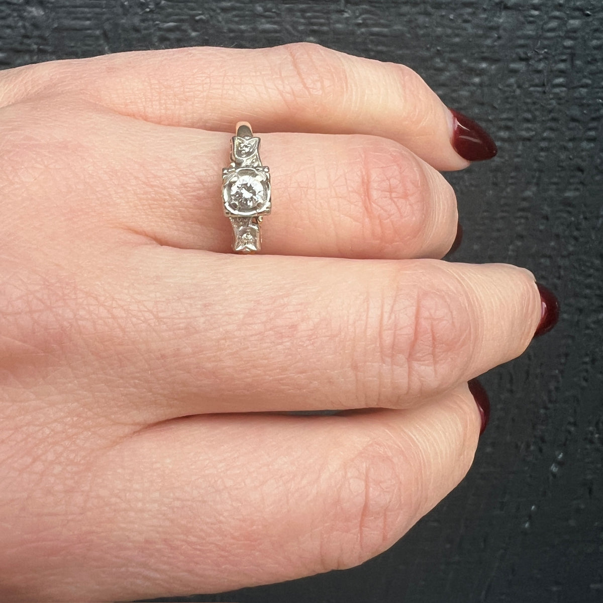 Two-Tone Tulip Retro Wedding Set