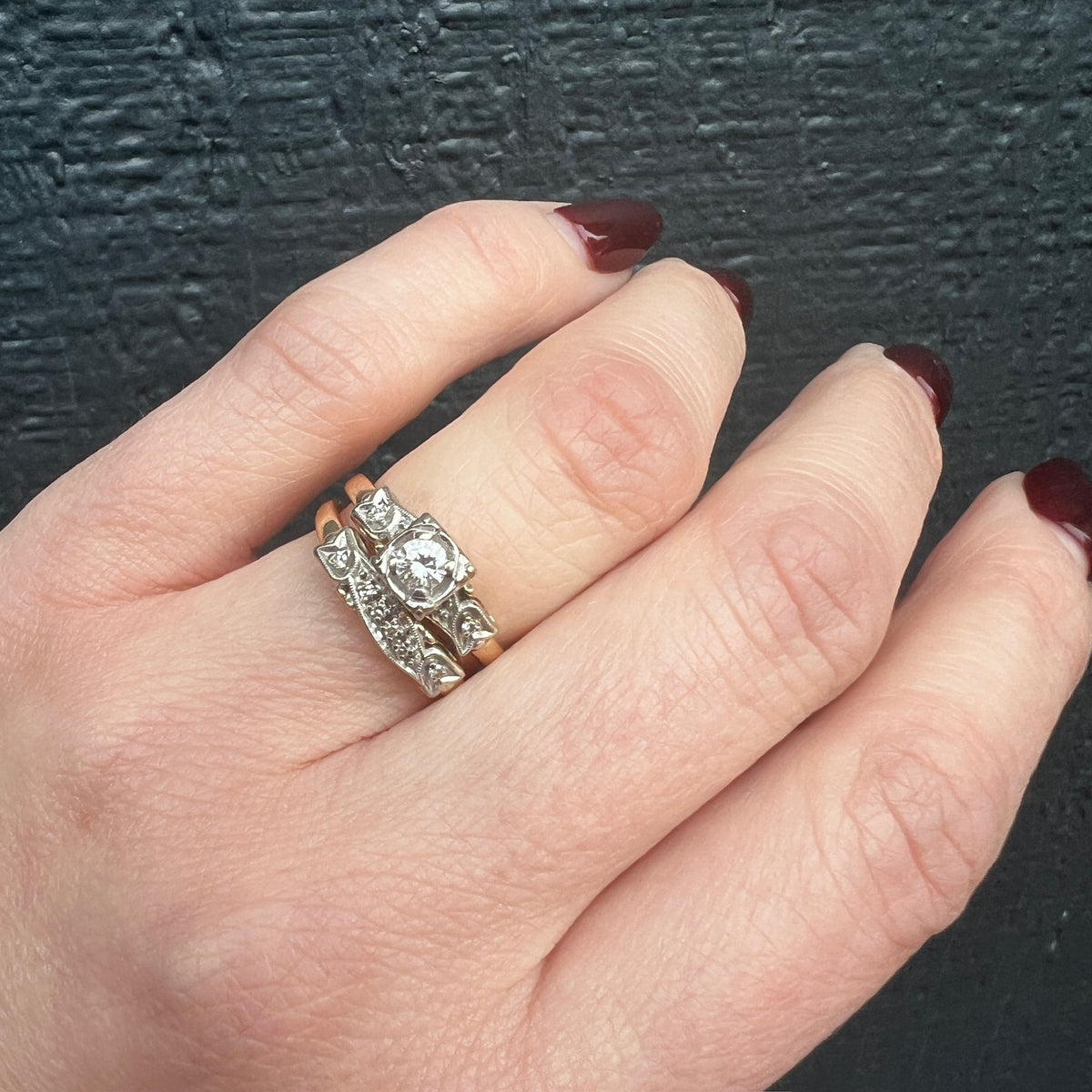 Two-Tone Tulip Retro Wedding Set