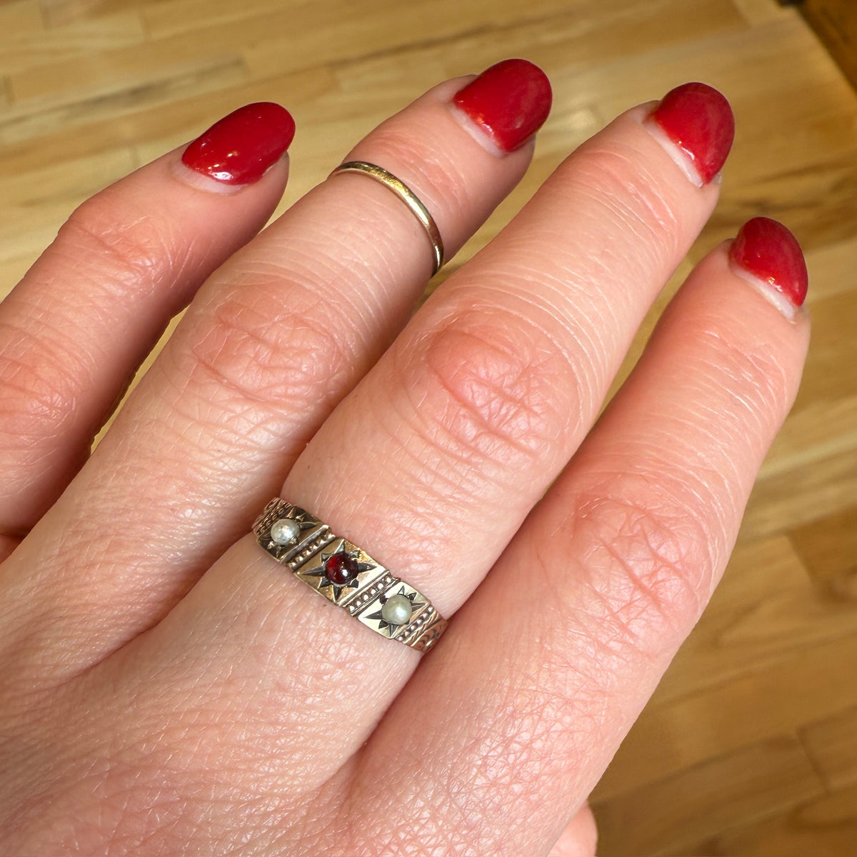 Sweet Victorian Garnet Band