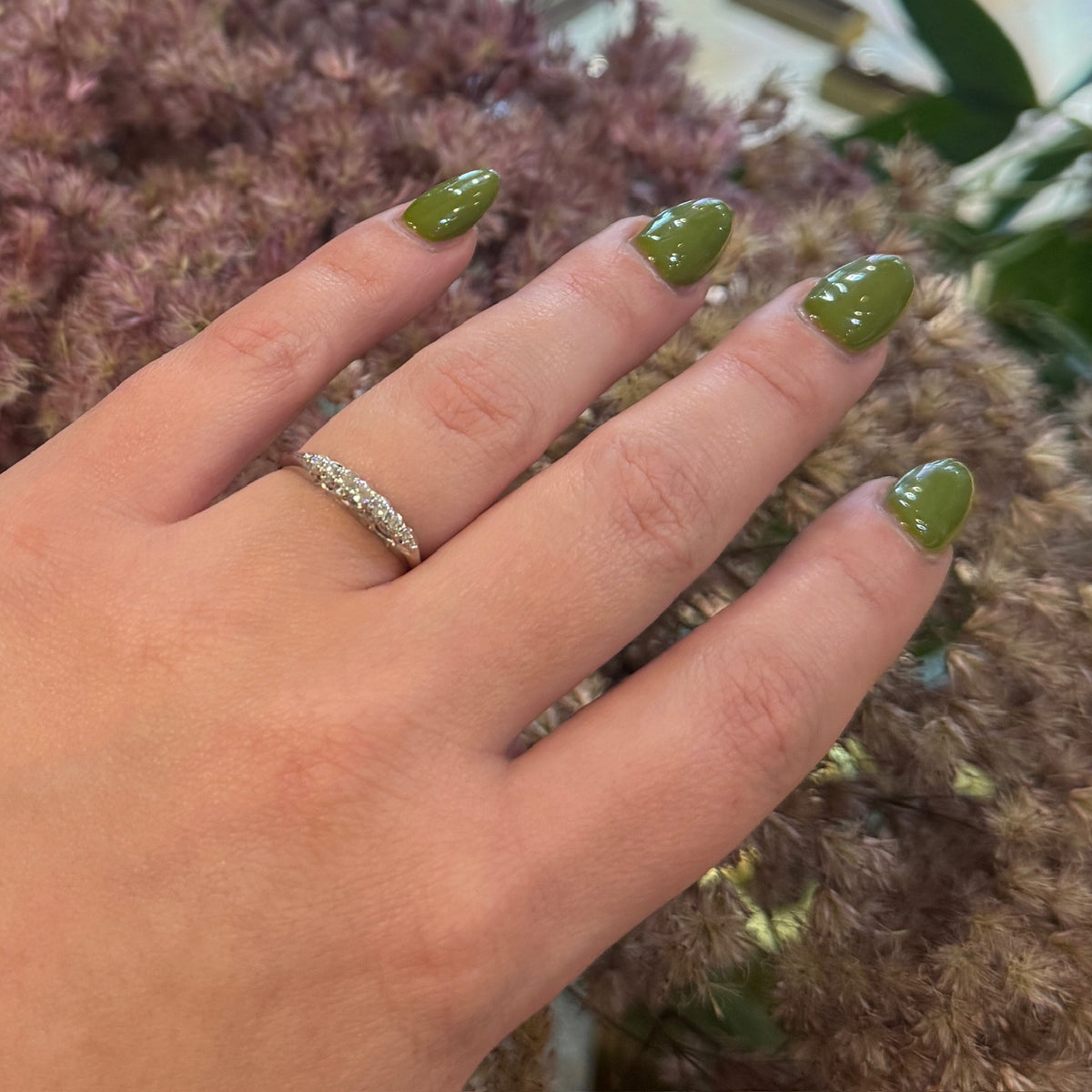 Pretty Mid Century Seven Diamond Wedding Band