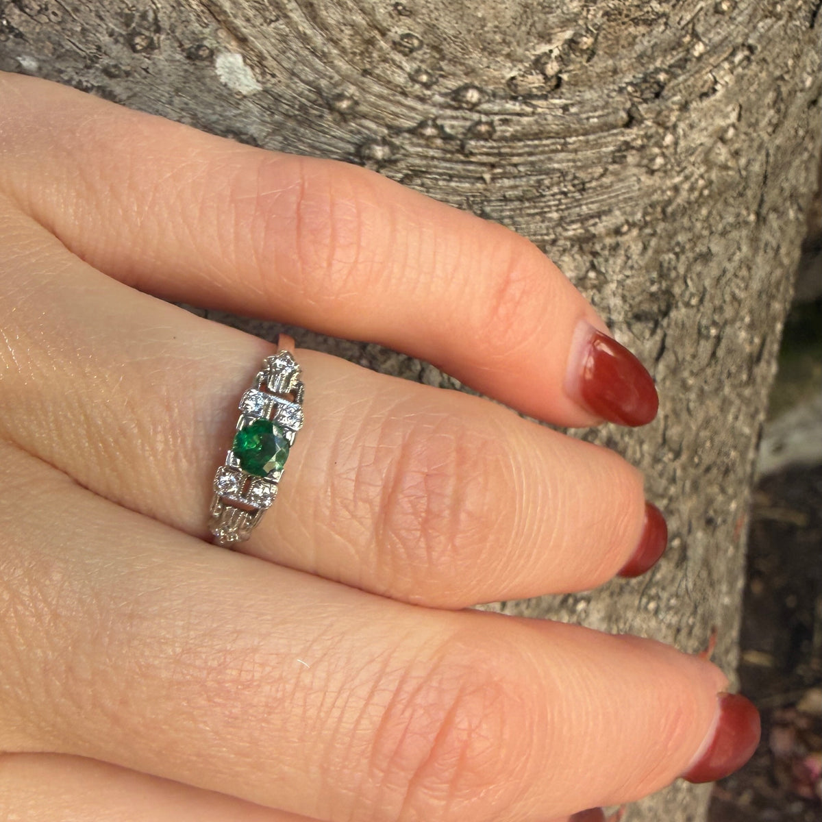 Captivating Emerald & Diamond Buckle Ring
