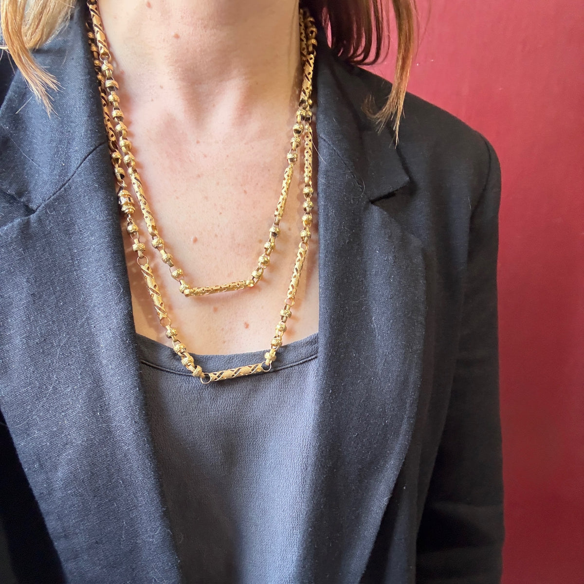 Opulent 18k Gold Chain with Enameled Clasp c.1780