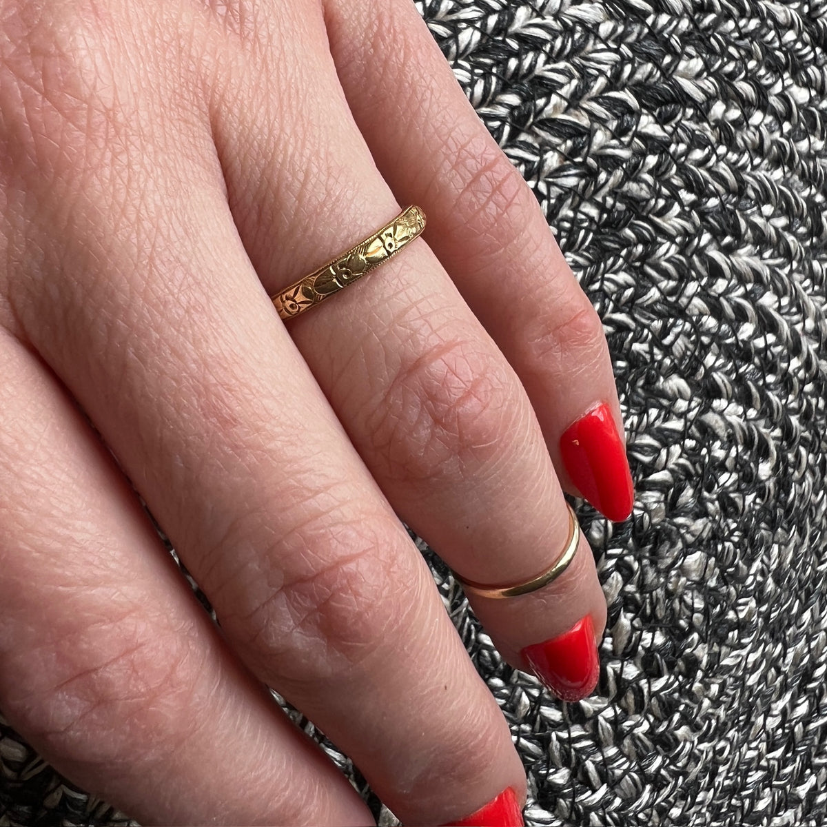 Buttery 18k Gold Forget-Me-Not Band