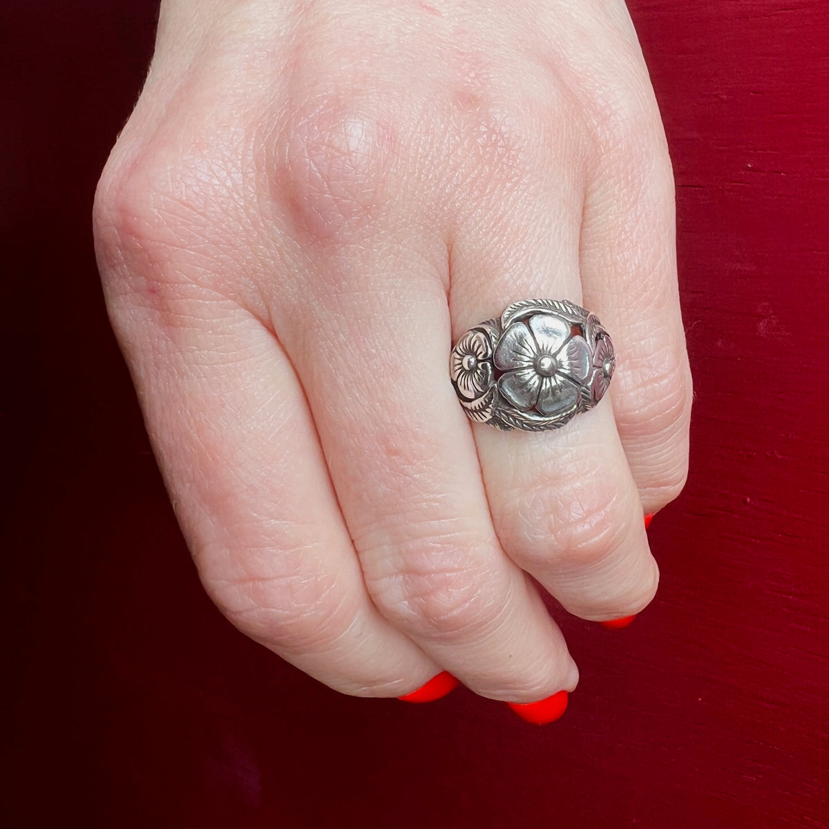 Delightful Flower Sterling Silver Dome Ring