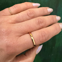 Glossy 18k Gold Size 8 Wedding Band