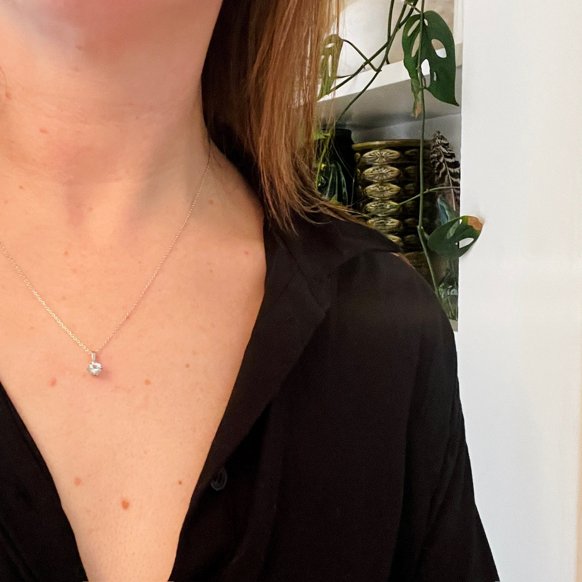 Flashing .45ct Aquamarine Pendant in White Gold