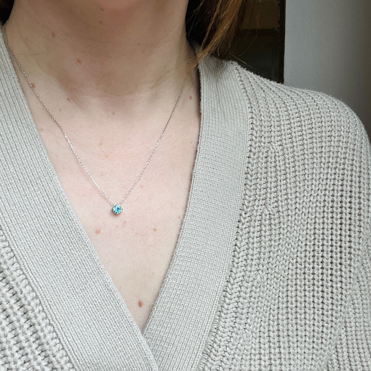 Floating 1.03ct Natural Blue Zircon Pendant