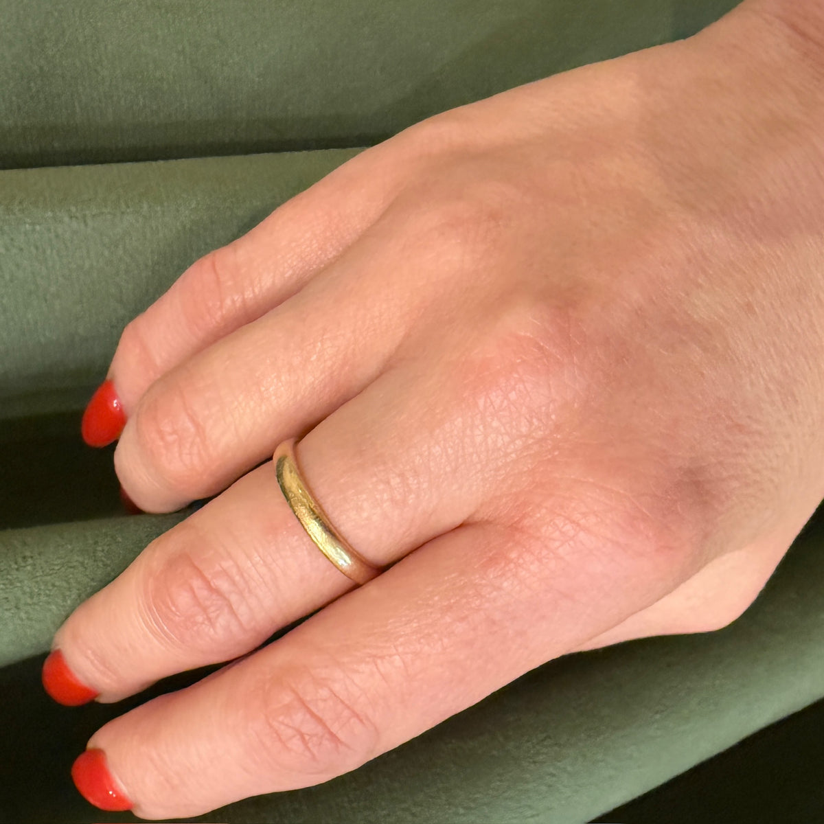 Simple 14k Gold ArtCarved Band Size 8