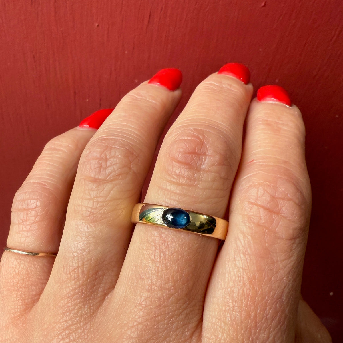 Cabochon Sapphire c. 1900 in Curvy Gold Band by 720