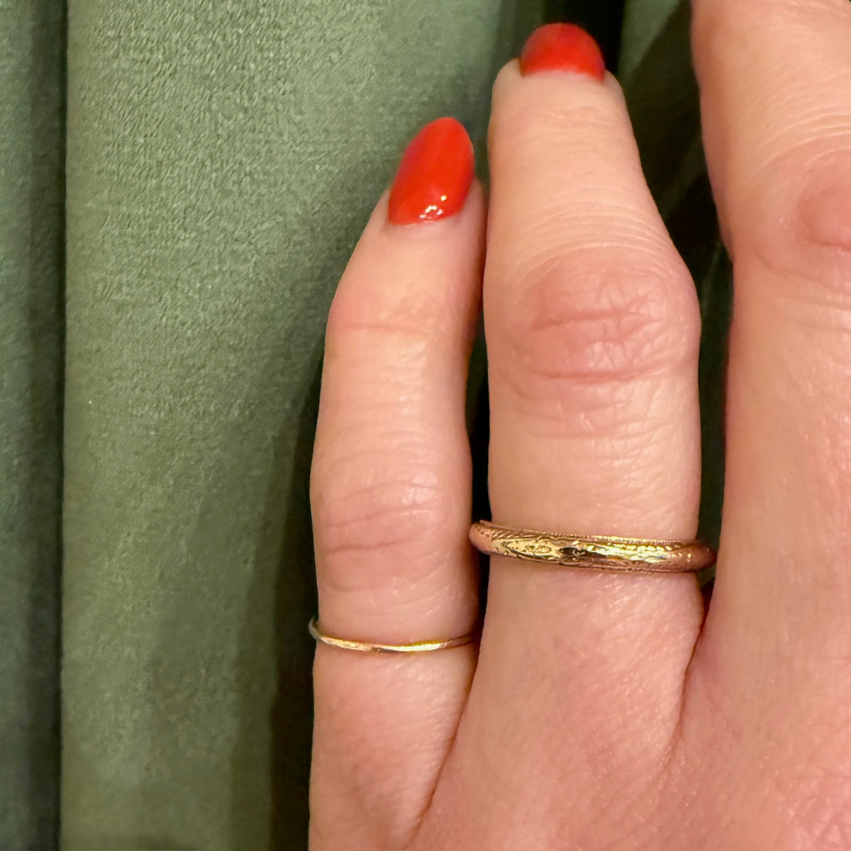 Engraved 1930s Yellow Gold Band
