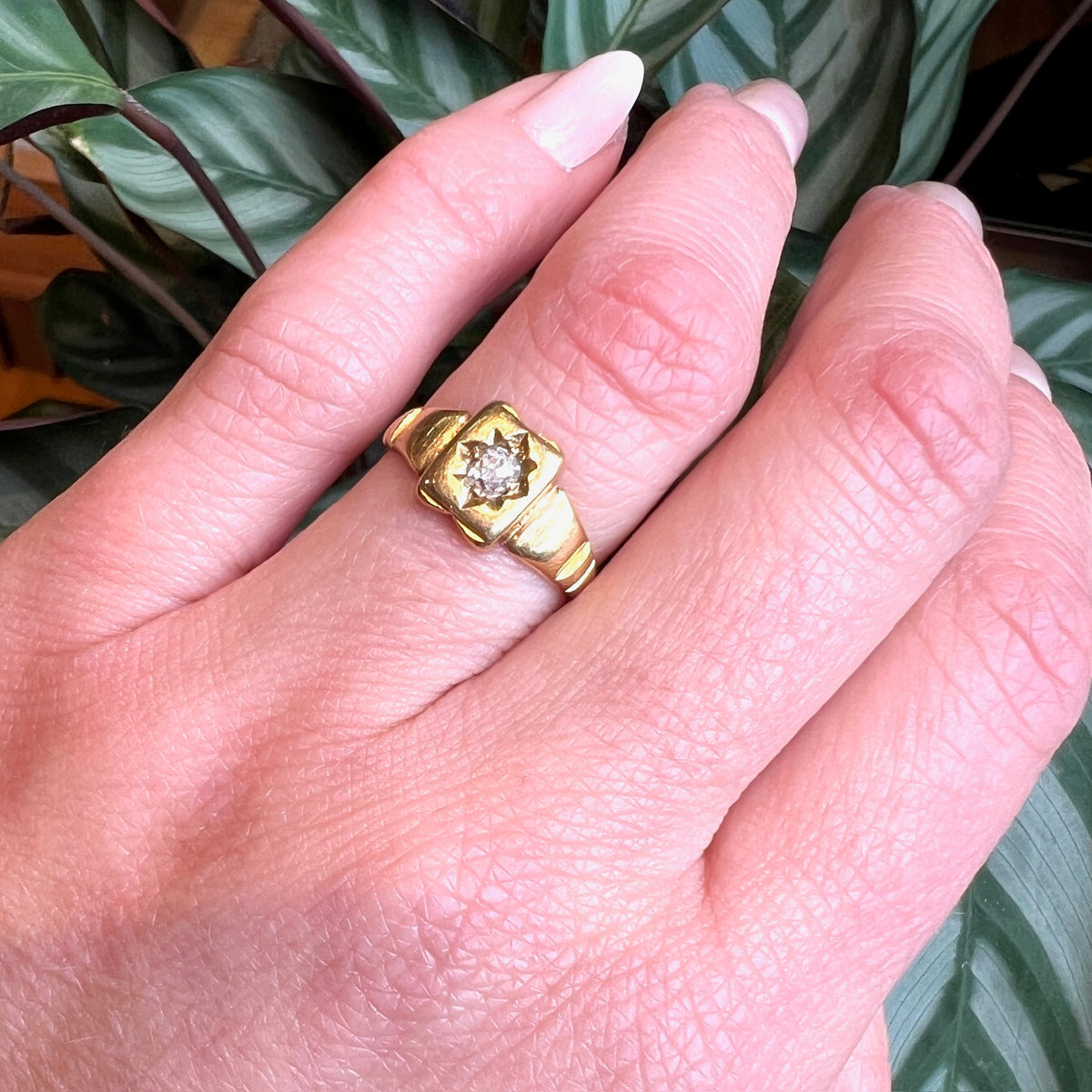 Lovely 18k Gold Old Mine Cut Diamond Panel Ring
