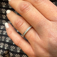 Elegant 1960s Diamond & Platinum Wedding Band