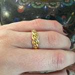 Attractive 18ct Gold English Keeper Ring