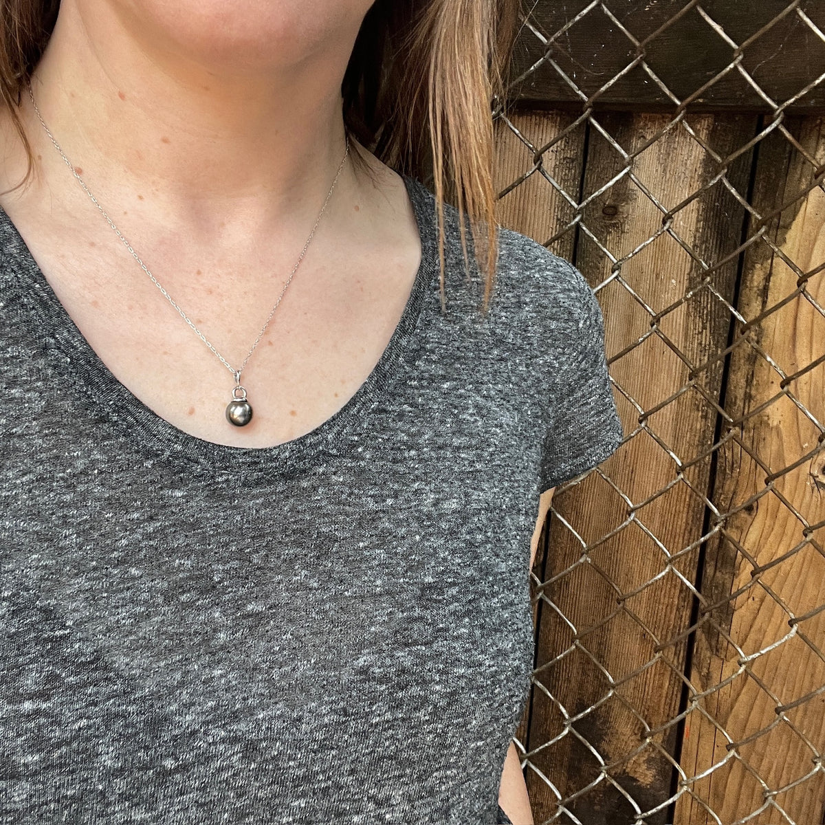 Lush Tahitian Black Pearl & White Gold Solitaire Pendant