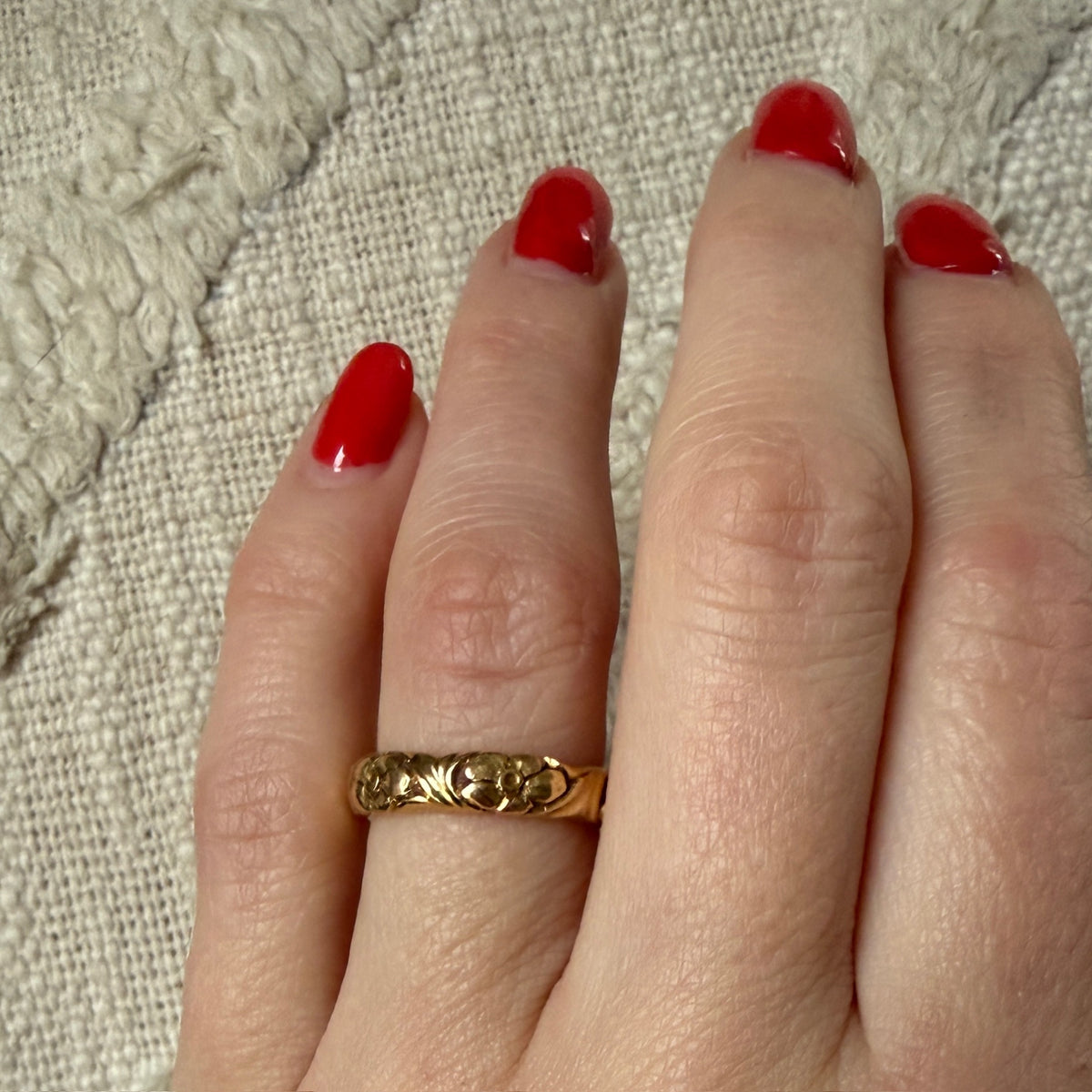 Victorian 18k Gold Forget-Me-Not Band