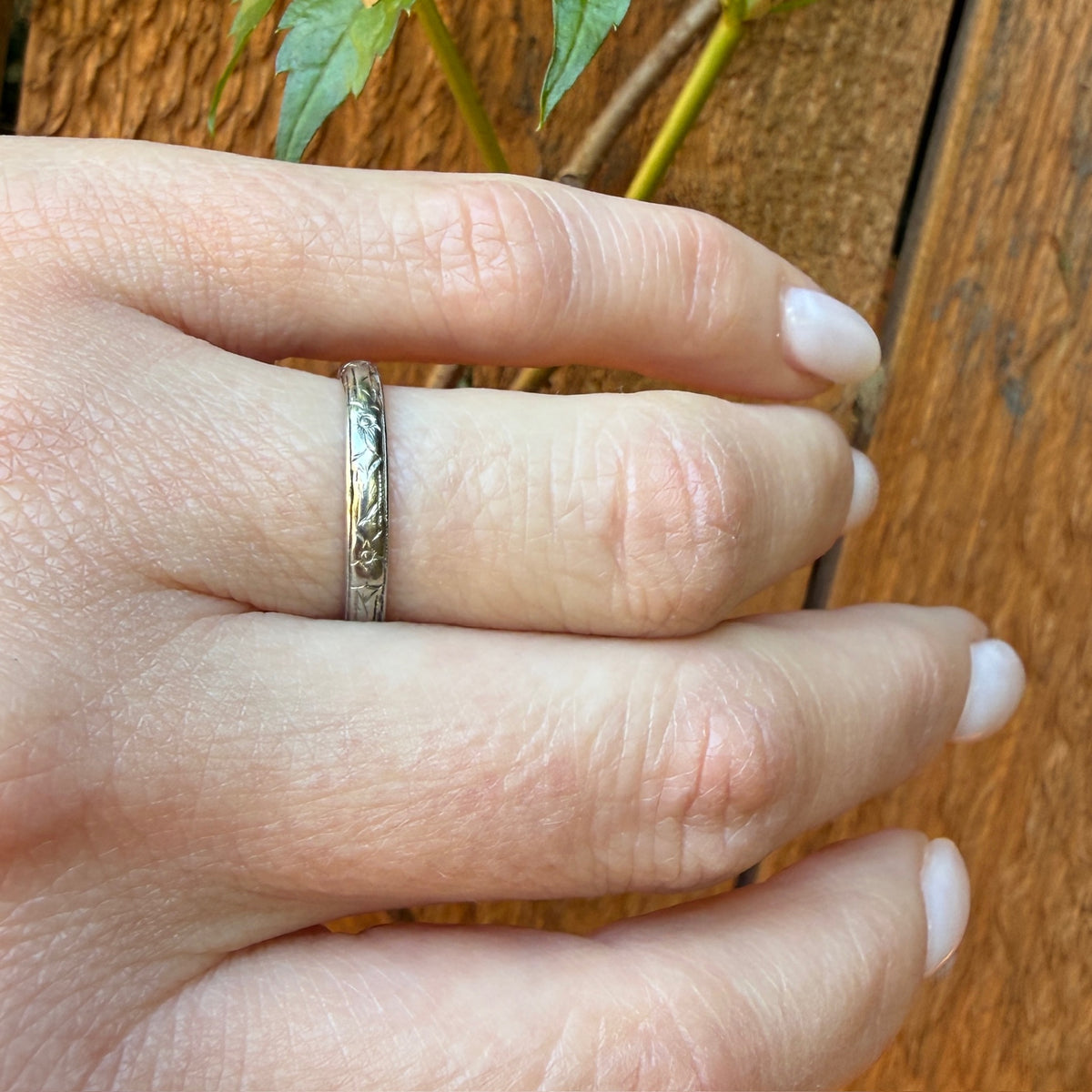 Well Loved 18k Gold Forget-Me-Not Art Deco Band